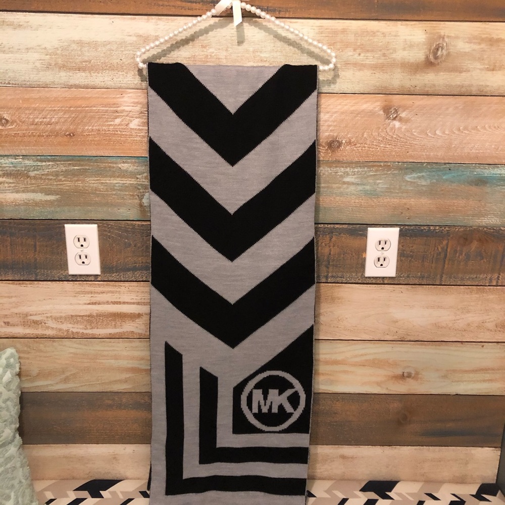 MICHAEL Michael Kors long winter scarf